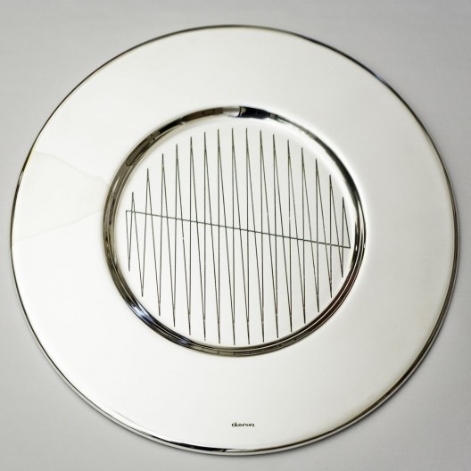 prato, metal gravado. Lothar Charoux, sem data<br />Foto divulgação  [Coleção Família Charoux]