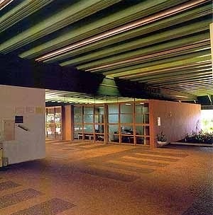 Escritório distrital da CESP, Limeira SP<br />Foto Nelson Kon  [Arquitetura na CESP – Companhia Energética de São Paulo, Nina Maria Jamra Tsukumo (org), S]