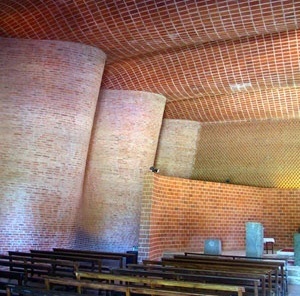 Igreja em Atlântida,Uruguai<br />Foto Abilio Guerra 