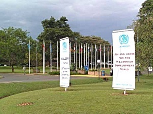 Fórum Urbano Mundial em Nairóbi 2002. Bem-vindo ao UN-Habitat.  [Fórum Nairóbi 2002 <www.domnik.net/>]