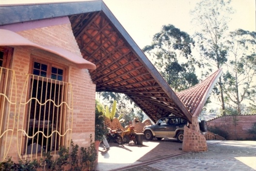 Residência Victor Rebouças.  Granja Viana, São Paulo, 1991-1996<br />Foto Vitor Lotufo 