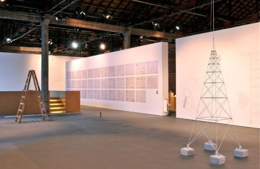 Exposição Território de Contato, Marcos Acayaba e Nicolás Robbio (módulo 2), curadoria Marta Bogéa e Abilio Guerra, Sesc Pompéia, 2013<br />Foto Juan Guerra 