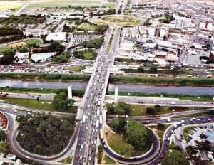 Vista da Ponte das Bandeiras [Studio Alex Salim, In: REIS, Nestor Goulart. São Paulo: vila, cidade, metrópole]