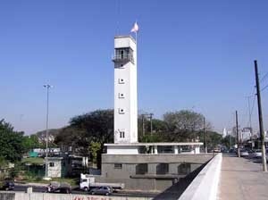 Vista atual da Ponte das Bandeiras<br />Foto Sergio De Simone  [Arquivo da Companhia de Restauro]