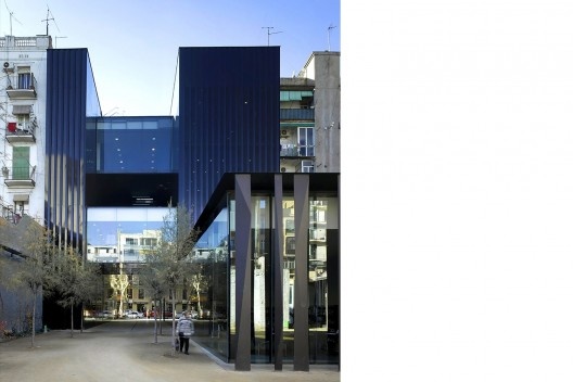 Biblioteca Sant Antoni – Joan Oliver, Centro de Idosos e Jardins Cándida Pérez, 2007, Barcelona, Espanha<br />Foto Eugeni Pons 