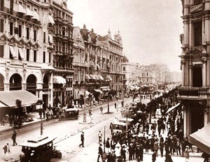 Fotografia da Avenida Central no Rio de Janeiro, aberta pelo plano de Pereira Passos no ano de 1910