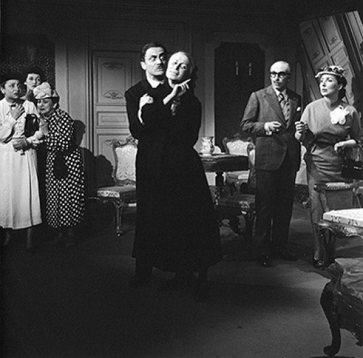 Paulo Autran e Cleide Yáconis, <i>Assim é (se lhe parece)</i> no TBC, 1953. Direção de Adolfo Celi<br />Foto Fredi Kleemann 