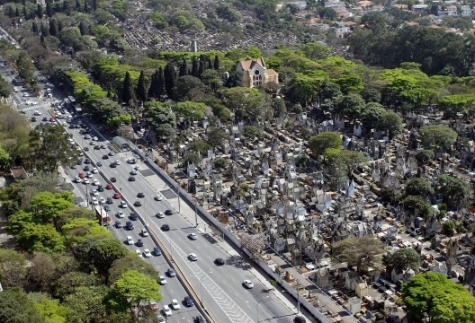 Cemitério do Araçá, São Paulo SP<br />Foto Preferência à Vida, 15 ago. 2011  [Wikimedia Commons]