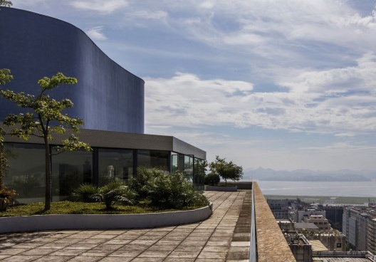 Ministério da Educação e Saúde, posteriormente Ministério da Educação e Cultura e atual Palácio Capanema, Rio de Janeiro RJ Brasil, 1936-1945. Arquitetos Lúcio Costa, Oscar Niemeyer, Affonso Eduardo Reidy, Jorge Moreira, Carlos Leão e Ernani Vasconcellos<br />Foto/Photo Nelson Kon 