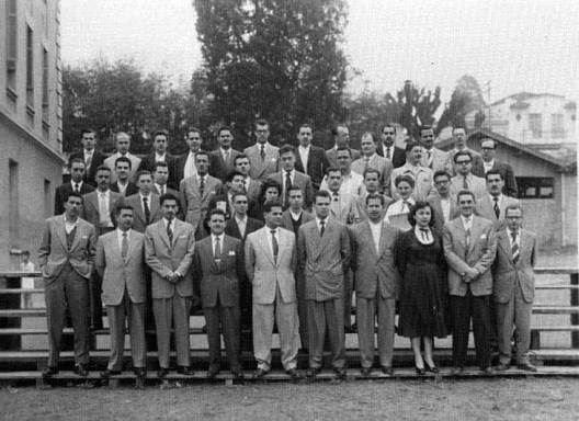 Turma de Paulo Mendes da Rocha, 4oano, Anuário da Faculdade de Arquitetura Mackenzie, 1953<br />Foto divulgação  [Centro Histórico e Cultural Mackenzie]