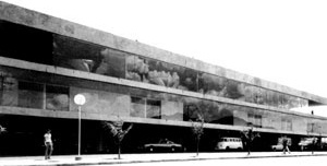Figura 27 - Rodoviária de Jahu. Vista do nível de acesso pela rua Humaitá, logo após sua inauguração, em 1976 [Arquivo Júlio Artigas]