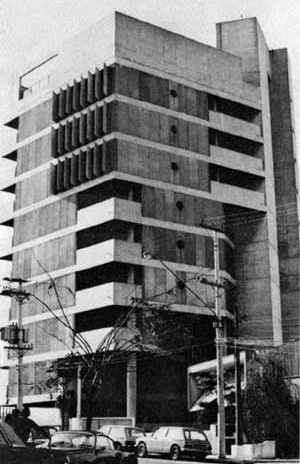  Edifício Morumbi, São Paulo, 1973, arquitetos Jeronimo Bonilha e Israel Sancovski [XAVIER, 1977, p.172]