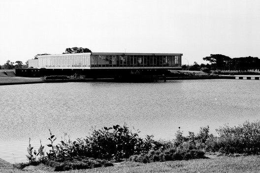 Refinaria Alberto Pasqualini, restaurante. Carlos M. Fayet, Cláudio L. G. Araújo, Moacyr Moojen Marques e Miguel A. Pereira, 1962-68<br />Foto divulgação  [Acervo Fayet, Araújo & Moojen]