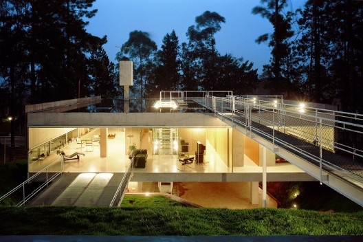 Casa Mariante, Aldeia da Serra, São Paulo. MMBB Arquitetos, 2001-2002<br />Foto Nelson Kon 