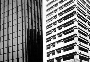 Photos 4 and 5 – "El Mies chileno", heavy concrete technology and the aesthetic appearance of a light steel and glass curtain wall