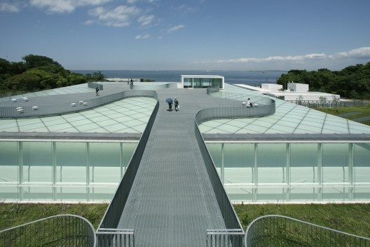 Museu de Arte, Yokosuka, Japão, 2006. Arquiteto Riken Yamamoto<br />Foto cortesia Tomio Ohashi  [Pritzker Prize]