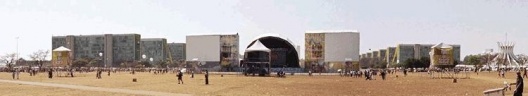 Neste exemplo, as estruturas de um show musical (11 e 12 de outubro de 2003) ocupam o canteiro central