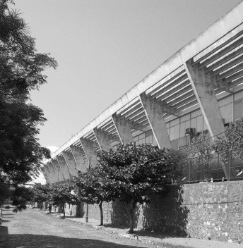 Bloque de aulas desde el exterior<br />Julio Cesar Diarte 