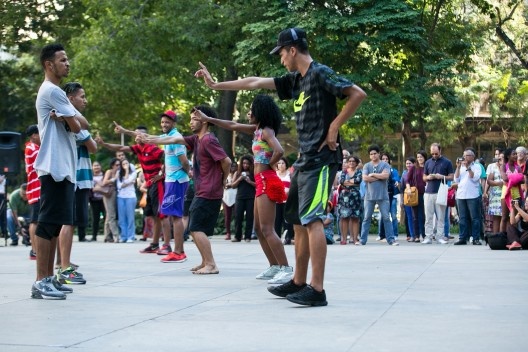 Espetáculo de dança <i>Na batalha</i> com dançarinos do passinho com roteiro e direção geral de Julio Ludemir e Raul Fernando, coreografias de Lavinia Bizzotto e Rodrigo Vieira e direção musical de Sany Pitbull e DJ GrandMaster Rafael<br />Foto Secretaria Especial da Cultura do Ministério da Cidadania  [Wikimedia Commons]
