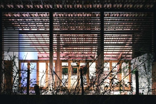 Casa na Praia de Juquehy, São Sebastião SP, 2003. Alvaro Puntoni. Projeto construído com madeira certificada.<br />Foto Nelson Kon 