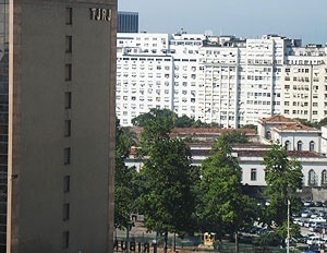 TJRJ, estacionamentos e ao fundo Sta. Casa de Misericórdia