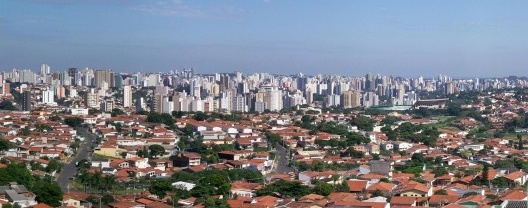 Vista panorâmica de Campinas, Brazil<br />Foto Fasouzafreitas  [Wikimedia Commons]