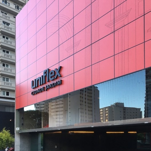 Loja Uniflex Cidade Jardim, reforma Estúdio Tupi, arquiteto Aldo Urbinati. Projeto original de Paulo Mendes da Rocha<br />Foto Luiz Gustavo Sobral Fernandes 