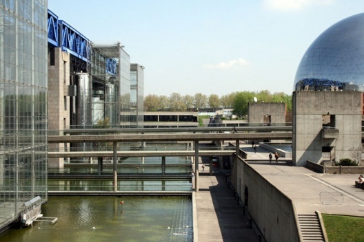 Cidade das Ciências e da Indústria, Parque La Villette, Paris. Arquiteto Adrien Feinsilber<br />Foto Helena Guerra 