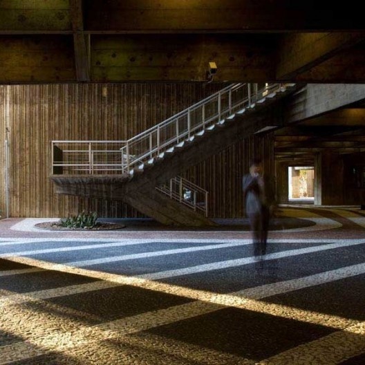 Edifício São Luiz, sede da Promon, São Paulo. Arquiteto Marcello Fragelli<br />Foto Nelson Kon  [FRAGELLI, Marcelo. "Quarenta anos de prancheta"]