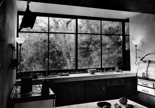 Casa ponte (Casa sobre o arroio), Mar del Plata, 1947. Arquiteto Amancio Williams<br />Foto divulgação  [Museo Casa sobre el Arroyo / Secretaría de Cultura]