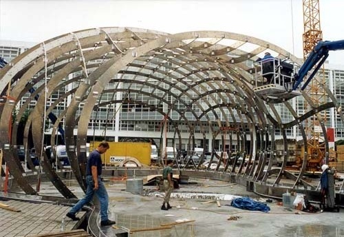 The Bubble. Montagem no canteiro de obras. Arquiteto Bernhard Franken