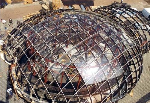 The Bubble. Montagem no canteiro de obras. Arquiteto Bernhard Franken