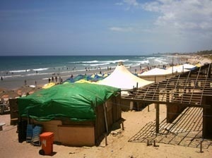 Sucedâneos de barracas em obra - Jaguaribe
- Salvador, BA<br />Foto o autor 