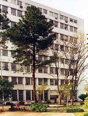Instituto de Pesquisas Biológicas, 1950. O 8º pavimento foi acrescentado na Década de 1990 sem consulta ao autor<br />Foto Udo Silvio Mohr 