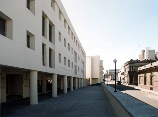 Complexo Cuareim, habitação de interesse social, Montevidéu, anos 1990, projeto do arquiteto Nelson Inda<br />Foto divulgação 
