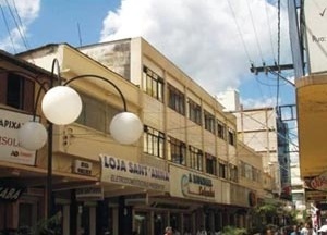 Ed. Eloá, R. Arthur Bernardes – Centro, 1975. Edifício da década de 1970, localizado na área central [OLIVEIRA, L. F. & CARVALHO, A. W. B. Relatório Final de Pesquisa, 2006]