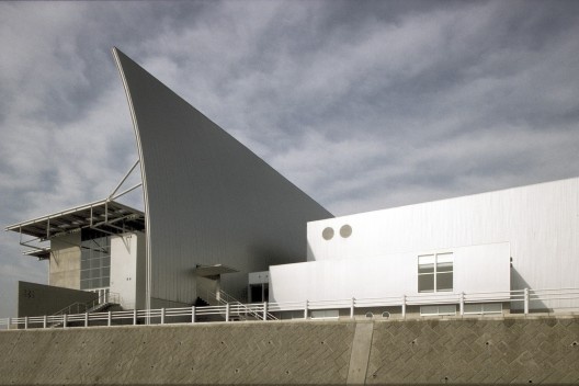Colégio Iwadeyama, Osaki, Japão, 1996. Arquiteto Riken Yamamoto<br />Foto cortesia Mitsumasa Fujitsuka  [Pritzker Prize]