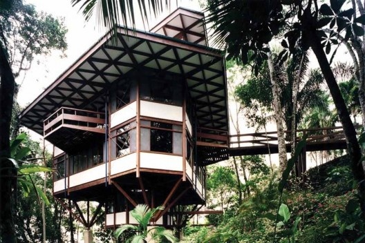 Residência Marcos Acayaba, Praia Tijucopava, Guarujá SP, 1996. Arquiteto Marcos Acayaba<br />Foto Nelson Kon 