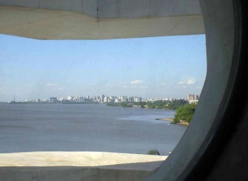 Orla do Guaiba, em Porto Alegre, vista da Fundação Iberê Camargo<br />Foto Patrícia Nahas 