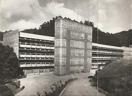 Hering Matriz. Costura Nova, Blumenau. 1968-1975<br />Foto Cristiano Mascaro  [Projeto, n. 60. fev. 1984, p. 48]