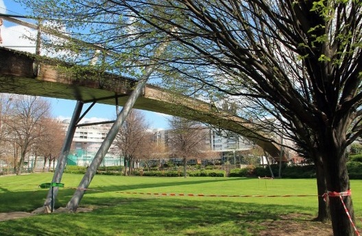 Viaduto das Artes, acesso em rampa, Paris. Arquiteto Patrick Berge<br />Foto Luís Eduardo Loiola 