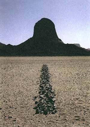 Richard Long, Sahara Line, 1988 [www.richardlong.org]