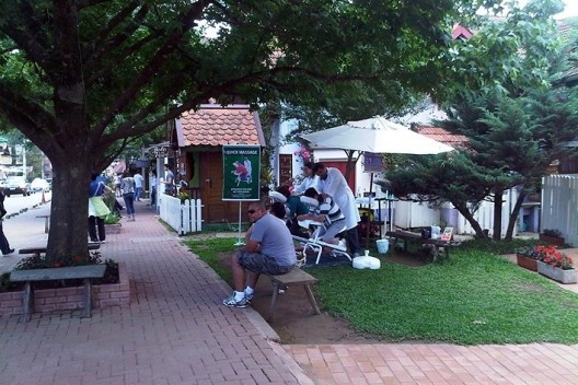 Rua principal do centro de Monte Verde, Camanducaia MG<br />Foto Abilio Guerra 
