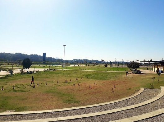 Parque Gabriel Chucre, Carapicuíba SP, 2012. Arquitetos Maria Cecília Barbieri Gorski e Michel Todel Gorski / Barbieri + Gorski Arquitetura<br />Foto dos autores, 2019 