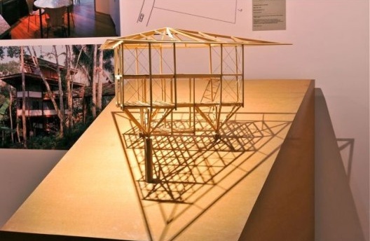 Exposição Território de Contato, Marcos Acayaba e Nicolás Robbio (módulo 2), curadoria Marta Bogéa e Abilio Guerra, Sesc Pompéia, 2013<br />Foto Juan Guerra 