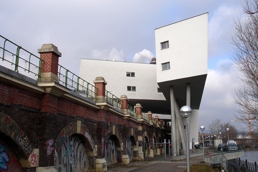Viaduto Spittelau, Viena. Arquiteta Zaha Hadid<br />Foto Igor Guatelli 