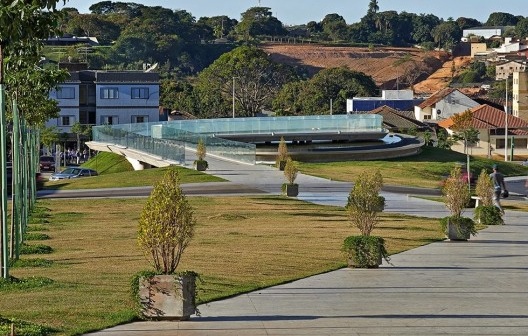 Praça da Avenida Antônio Carlos e Teatro Municipal de Araxá, valorização arquitetônica e urbanística da área central, 2012. Gustavo Penna Arquiteto & Associados<br />Foto Jomar Bragança  [Acervo GPAA]