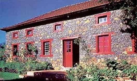 Casa da Família Merlo, do Distrito de São Pedro, no Município de Bento Gonçalves, que hoje faz parte do Projeto Caminhos de Pedra, na região da Serra Gaúcha. Integra o Projeto de resgate do patrimônio edificado pelos arquitetos construtores italianos no f<br />Foto Nair Benedicto  [Matéria escrita por Luiz Maklouf, que foi publicada pela Revista Marie Clair]