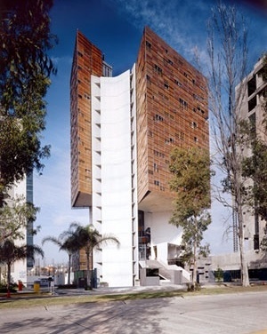 Torre Cube, Guadalajara (México) 2002 (finalizado 2005)<br />Foto Lourdes Groubet 