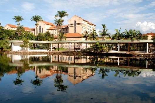 Termas, arquiteto Francisco Bolonha, e Grande Hotel do Araxá, arquiteto Luiz Signorelli [LIMA, Fabio Jose Martins de (org.). Urbanismo em Minas Gerais: pelas cidades, p. 37]